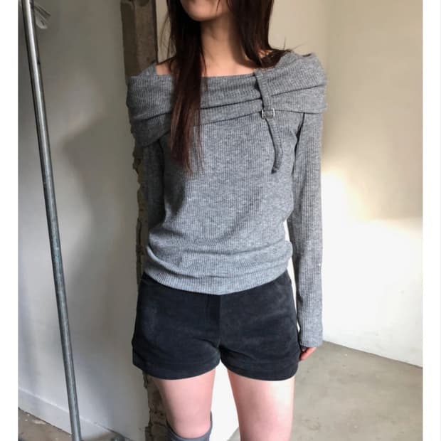 새상품 오프숄더 니트 티셔츠