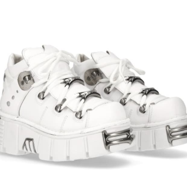 뉴락 아이코닉 화이트 구해요