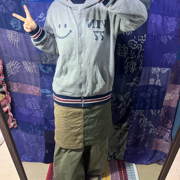 그레이 스마일 후드집업