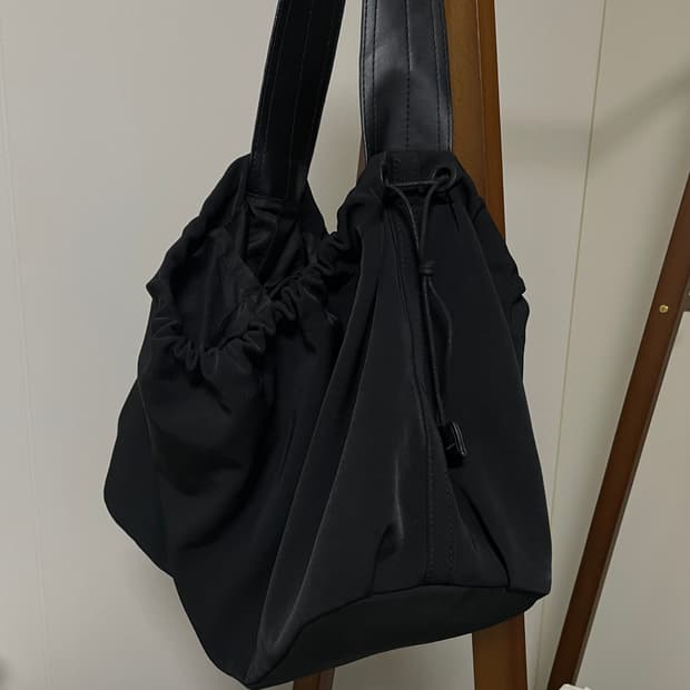 드로우스트링 숄더백