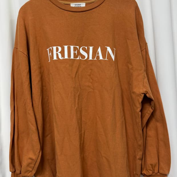 스튜디오 톰보이 레터링 맨투맨