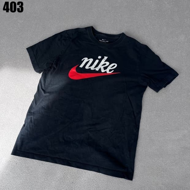 나이키 블랙 스우시 티셔츠 