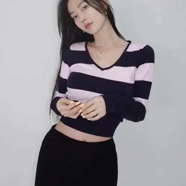 페일제이드 스트라이프 브이넥 니트 핑크네이비