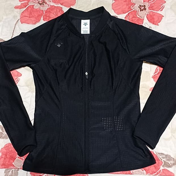 데상트 냉감기능성 메쉬집업 실측80 여성44 가슴40 기장55