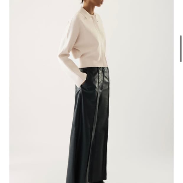 COS 니티드 크롭 자켓