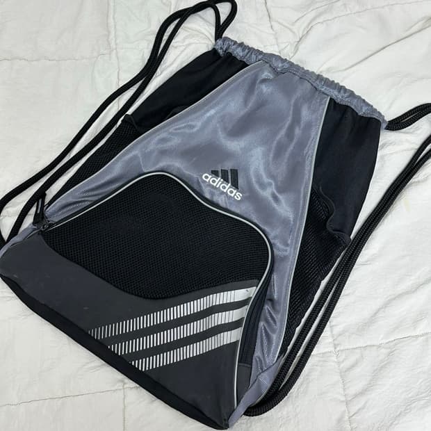 2000년대 생산 아디다스 정품 짐색입니다 사용감이 있으나 하자없고 세탁