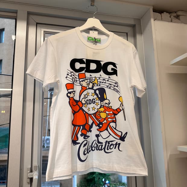 [M] Cdg 브레이킹 뉴스 셀러브레이트 티셔츠 화이트