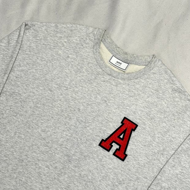 M 아미 A 로고 패치 맨투맨