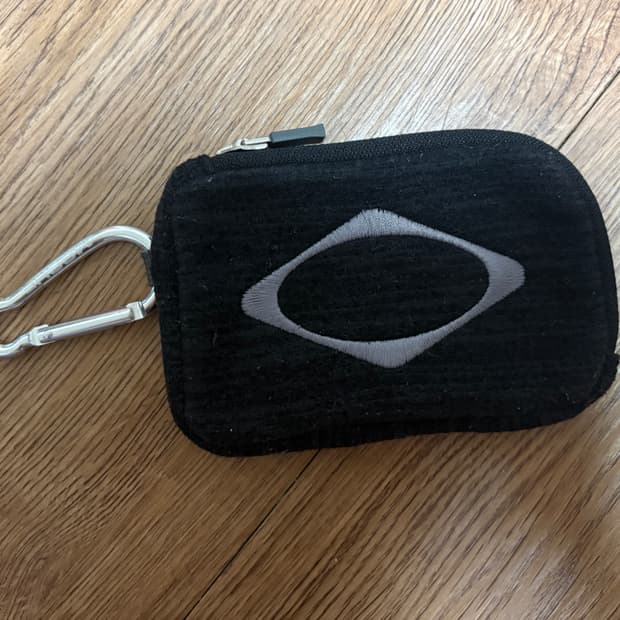 미스치프 롬버스 카라비너 미니 파우치 블랙