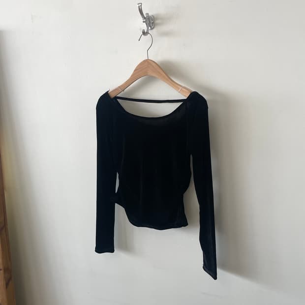 boat neck side shirring velvet top