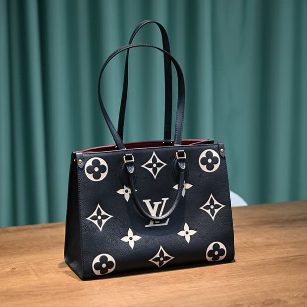 루이비통 온더고 MM 모노그램 앙프렝뜨