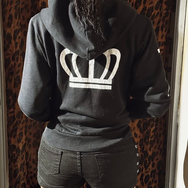 BABY DOLL black hood zip-up