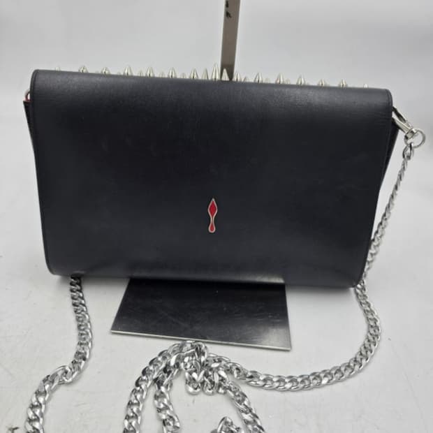 루부탱 스터드 체인 클러치겸 크로스가방