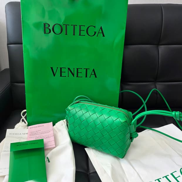 보테가베네타 미니 루프 카메라백 그린