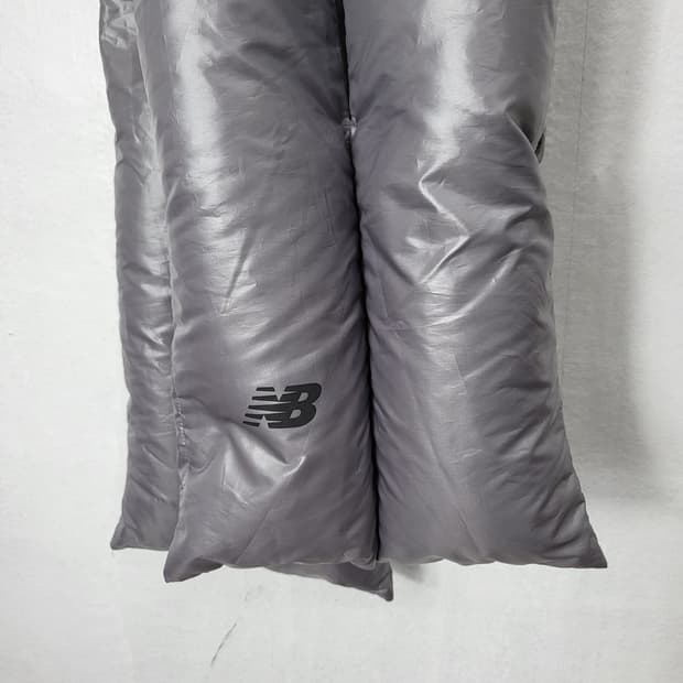 뉴발란스 구스패딩 고리 머플러 실버 새제품급