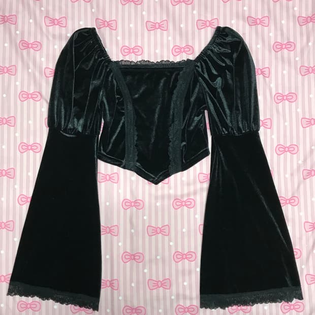 고스로리 고딧 크롭 스웨이드 레이스