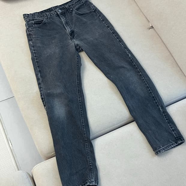 90s Levi’s black 505 orangetab (USA)