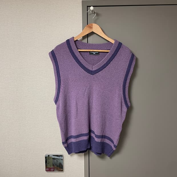 나이스고스트클럽 브이넥 텍스쳐 니트 베스트_퍼플