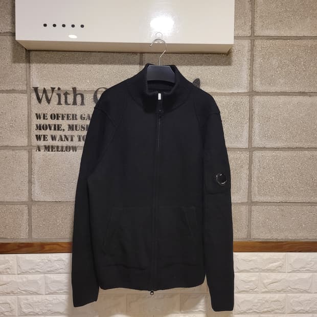 CP컴퍼니 렌즈와펜 집업 가디건 50