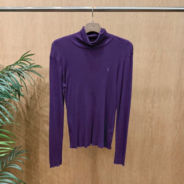 랄프로렌 스포츠 터틀넥 니트 기마상 로고 자수 디테일 루즈핏 퍼플