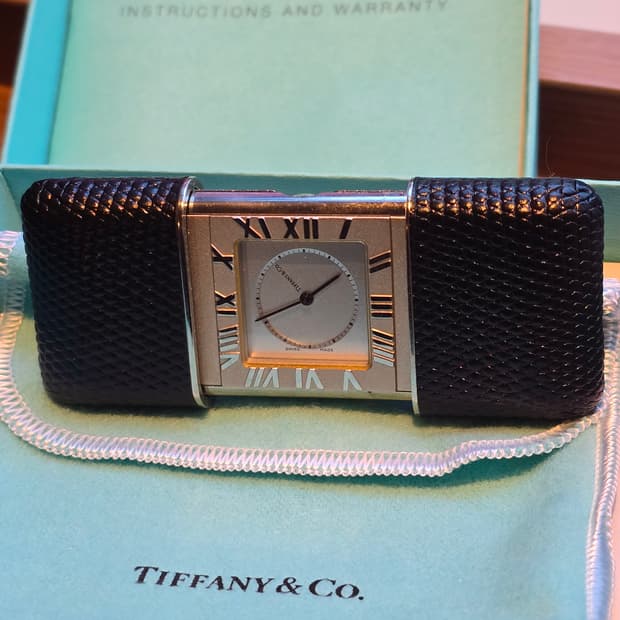 티파니앤코 트래블 알람 블랙가죽시계