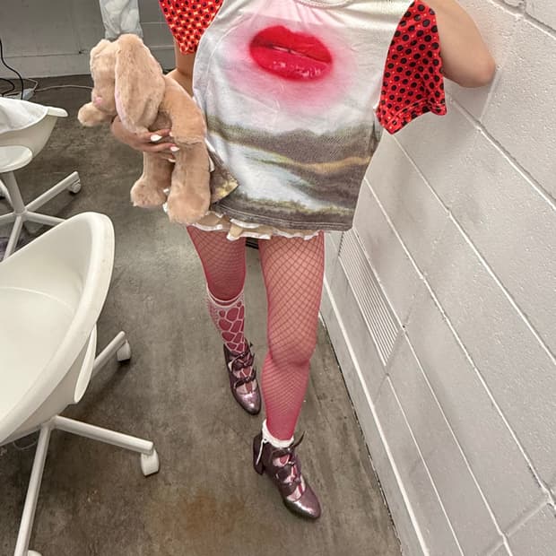 입술 그래픽 티