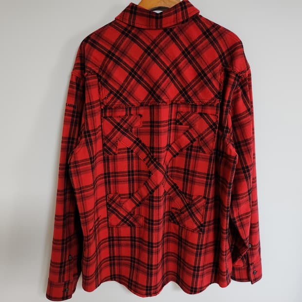 M 오프화이트 레드 애로우 오버핏 남성 셔츠