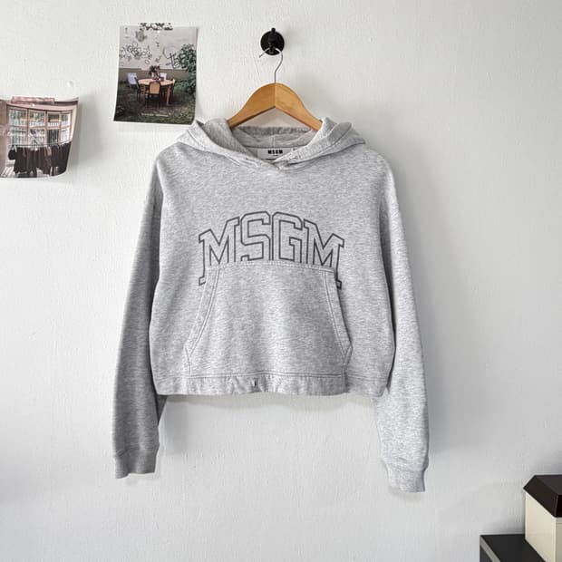 [XS] MSGM 스펠아웃 크롭 후드티 