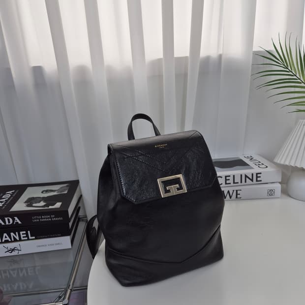 지방시 레더 백팩