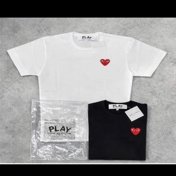 🔥[무료배송/새상품]🔥꼼데가르송 레드와펜 반팔티 2 color 