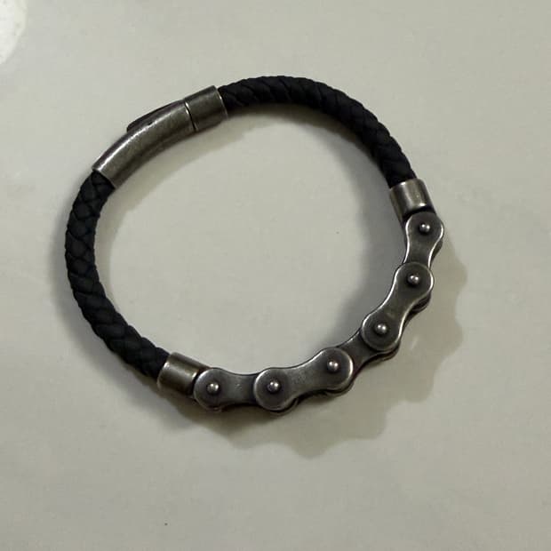 Red Silk Wear 가죽 브레이드 팔찌