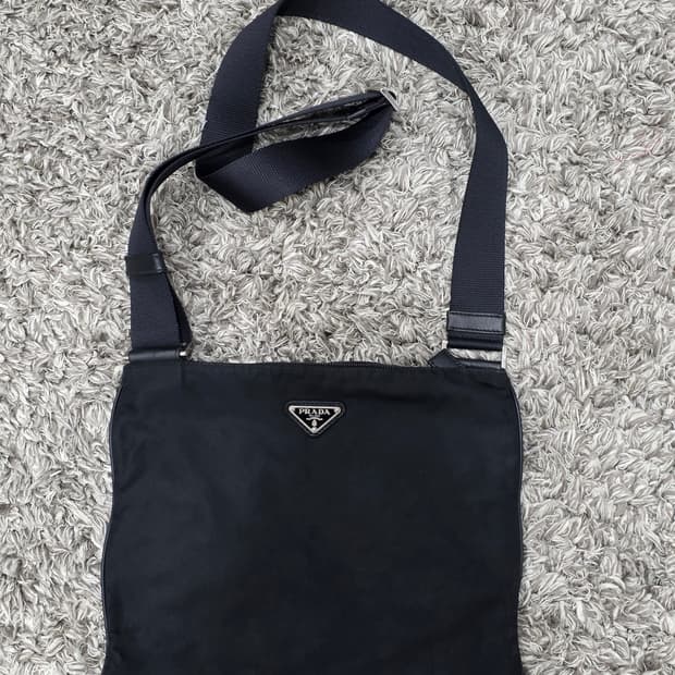 프라다 포코노 나일론 크로스백 메신저백(남녀공용 상태최상)