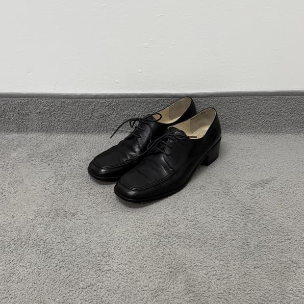 old Margaret Howell mid heel u tip