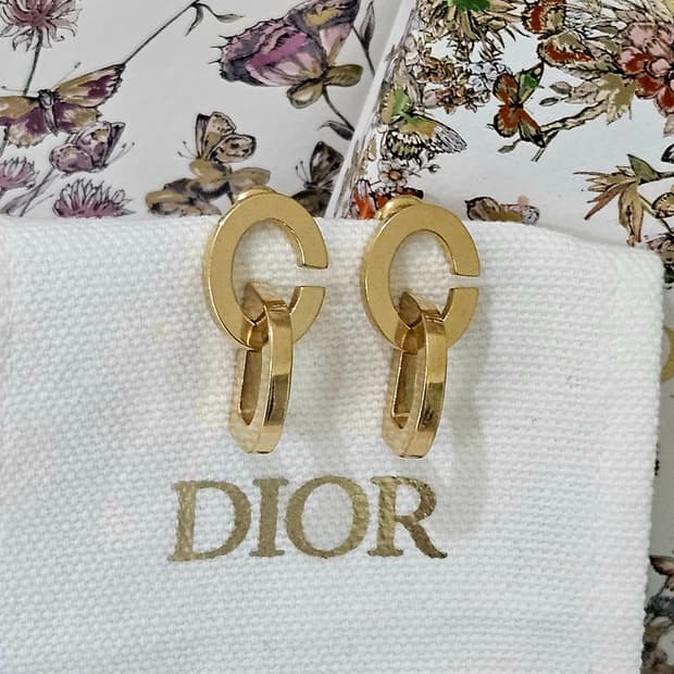 23FW 디올 CD 로고 드롭 귀걸이 (정품/풀박스/인보이스 O)