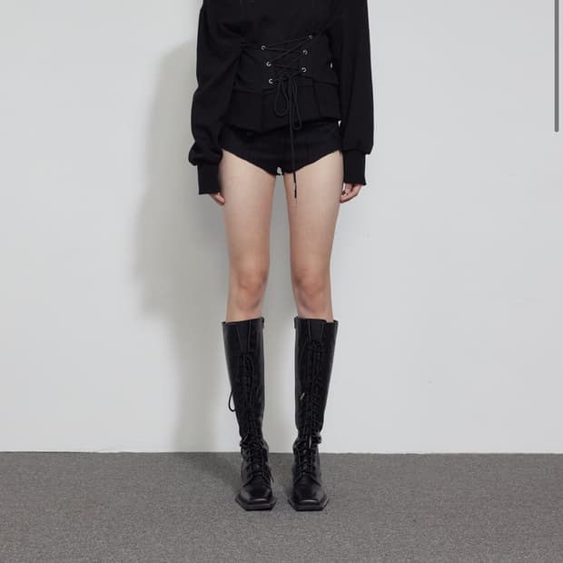 보헤미안 서울 코르셋 맨투맨