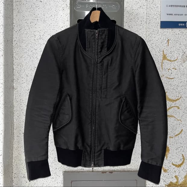 어태치먼트 블루종 블랙 2,3 사 구합니다