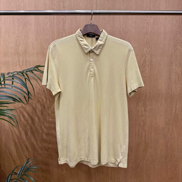 띠어리 미니멀 피케 반팔 티셔츠 버튼 플라켓 디테일 베이지