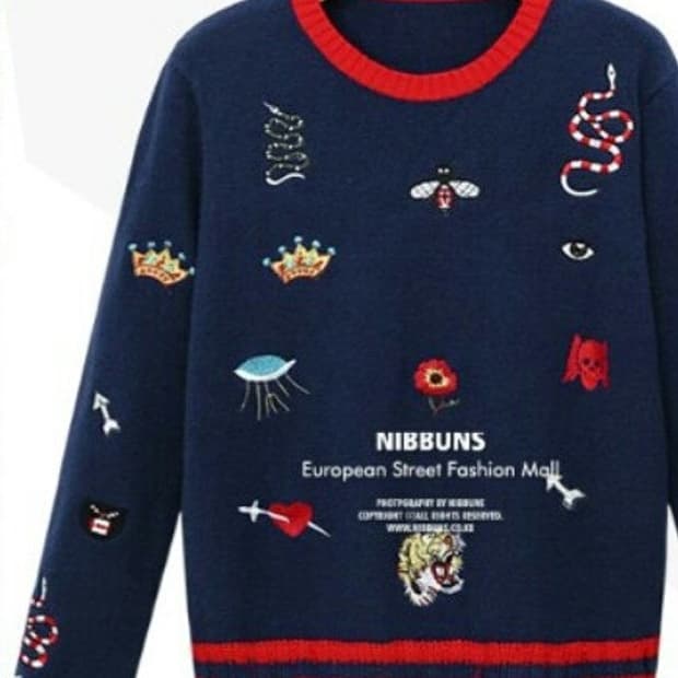 구찌 스타일 네이비 자수 니트(정품)사이즈L 75만 (교신도가능)