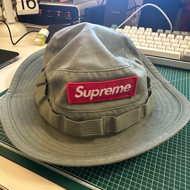 슈프림 부니햇 올리브