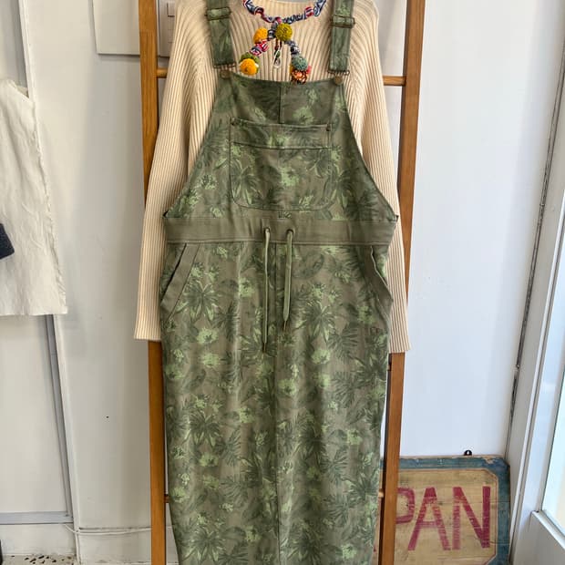 오션퍼시픽 카키색 플라워 패턴 멜빵 치마