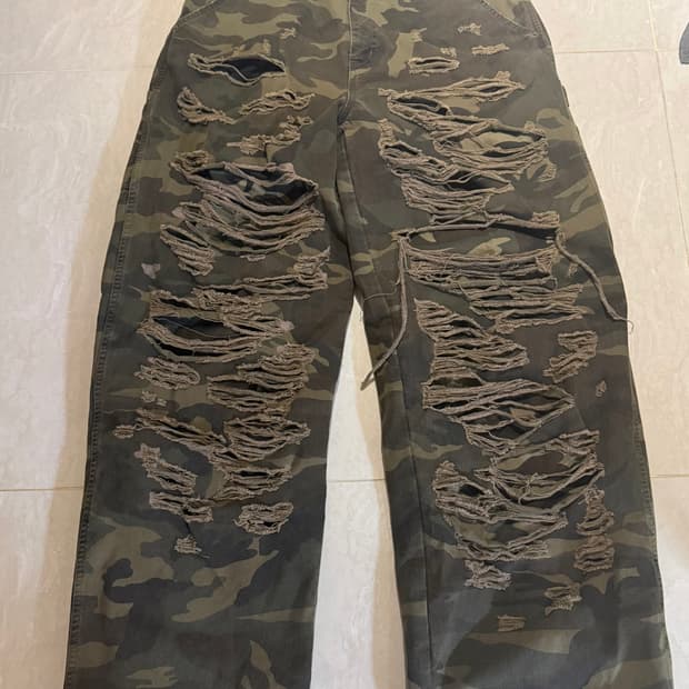 (2)에모스탠스클럽 더블 레이어드 디스트레스드 카모 팬츠 우드랜드 카모