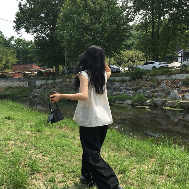 새상품) 미닝아웃 세이지 나시 블라우스 베이지