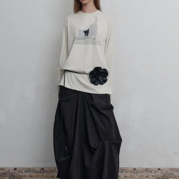 Volume pintuck long skirt Midnight black