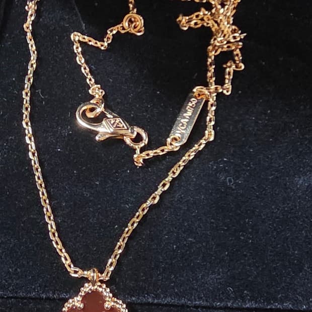 반클리프 스윗사이즈 버건디 목걸이