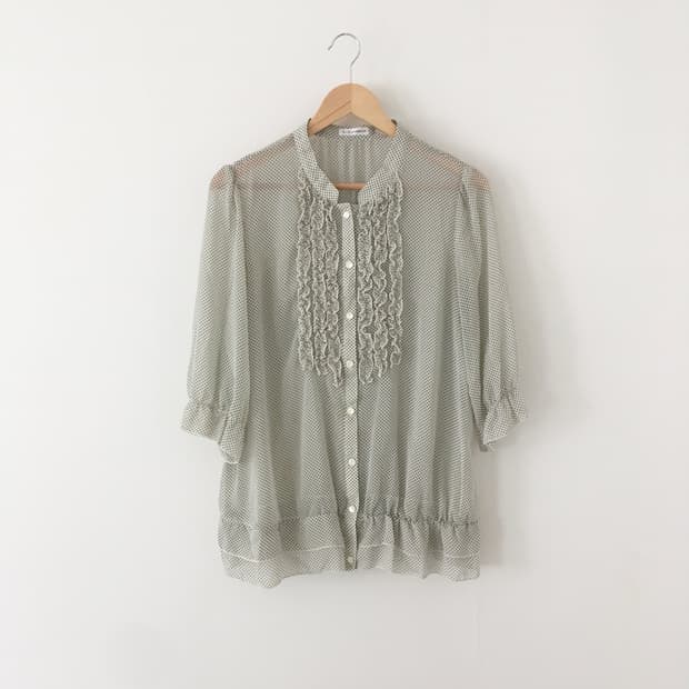 mini dot frill blouse