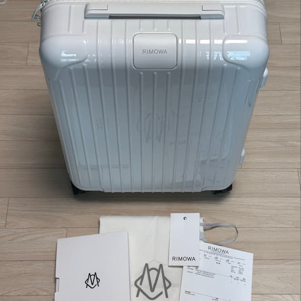 리모와 에센셜 캐빈 화이트