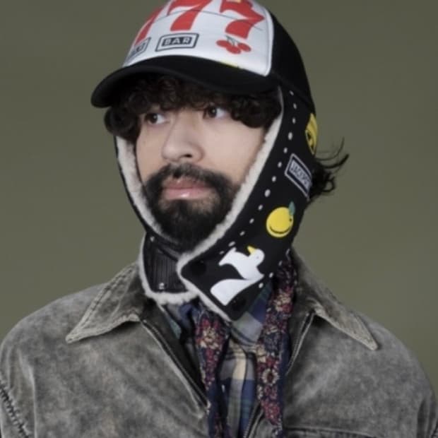 캐피탈 럭키 배터리 버드 트루퍼햇