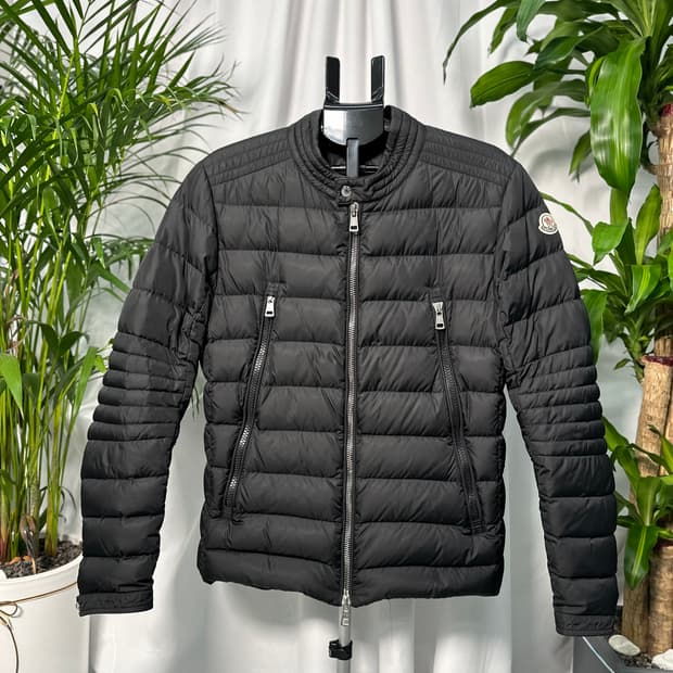 몽클레어 아미오 패딩자켓 
4size
