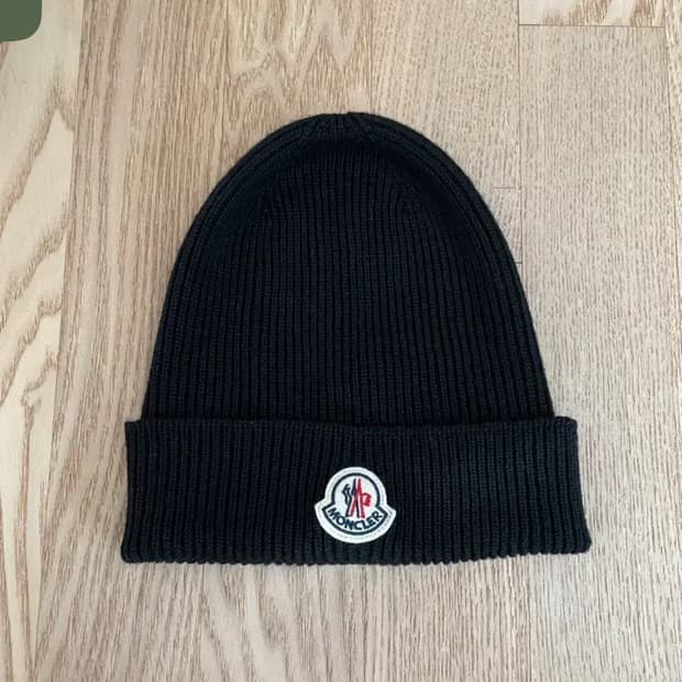 몽클레르 클래식 로고패치 비니 100%울