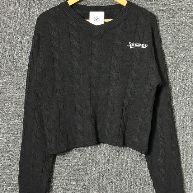 엑스오디너리 꽈배기 크롭 니트 블랙남녀공용